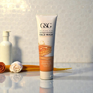 Radiance Boosting Face Wash with Hyluronic acid